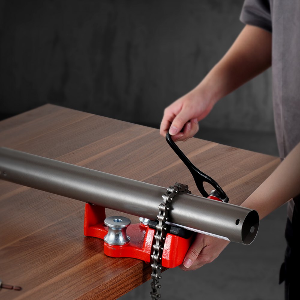 VEVOR Heavy-Duty Pipe Chain Vise, 1/8" - 5" Pipe Capacity, 26" Rugged Chain & Cast Iron Base, Hitch Mount Vise Plate