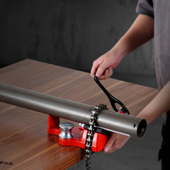 VEVOR Heavy-Duty Pipe Chain Vise, 1/8" - 5" Pipe Capacity, 26" Rugged Chain & Cast Iron Base, Hitch Mount Vise Plate