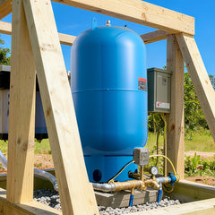 VEVOR 34-Gallon Vertical Well Pressure Tank, Pre-Charged Pressurized Water Tank for Well Pumps, Heavy-Duty Carbon Steel