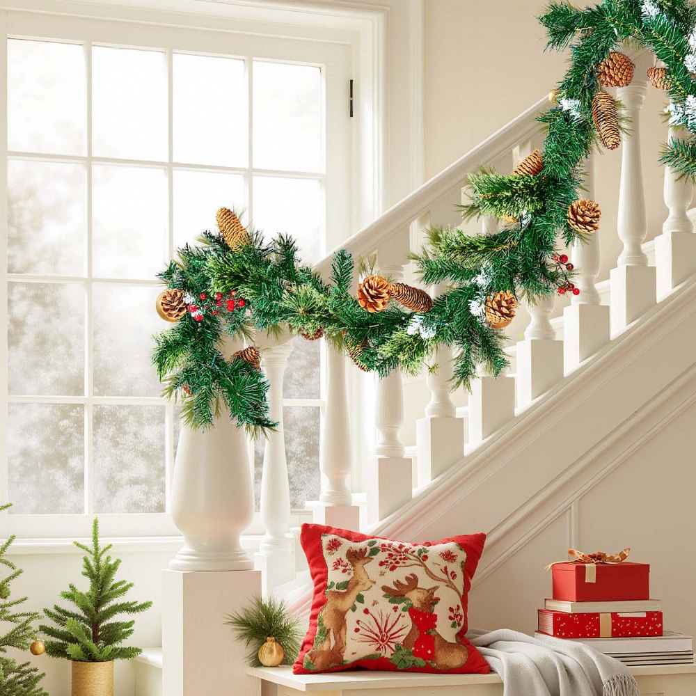 VEVOR Christmas Garland, 9-Ft Artificial Christmas Garland with Light String, Faux Greenery Decoration with Berry