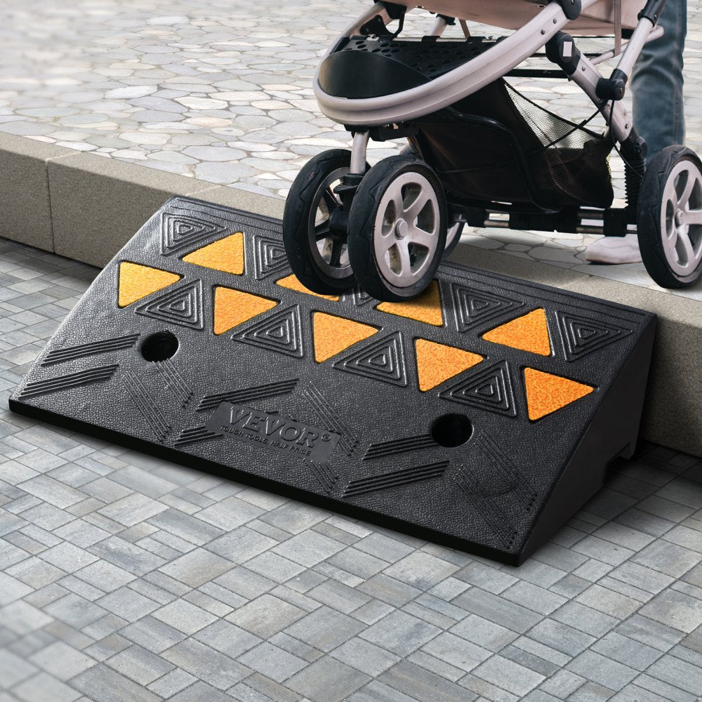 VEVOR Rubber Curb Ramp 4.25" Rise Height Sidewalk Curb Ramp, 11.8" Width 19.7" Length Driveway Ramp for Curb, 15T Heavy