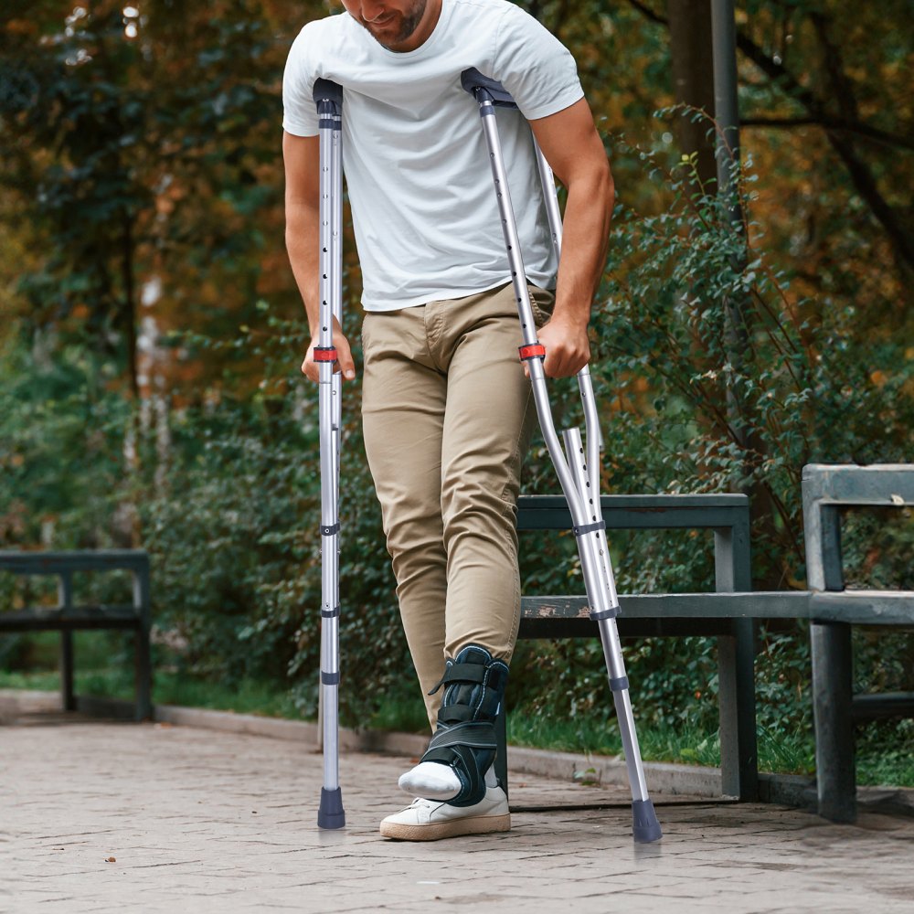 VEVOR Underarm Crutches, 13-Level Height Adjustable Underarm Walking Crutches, Lightweight Aluminum Crutches for Adults